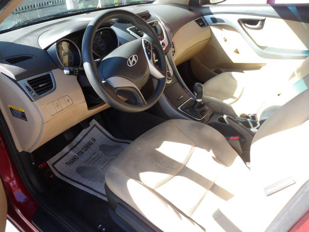 2012 Hyundai Elantra GLS photo