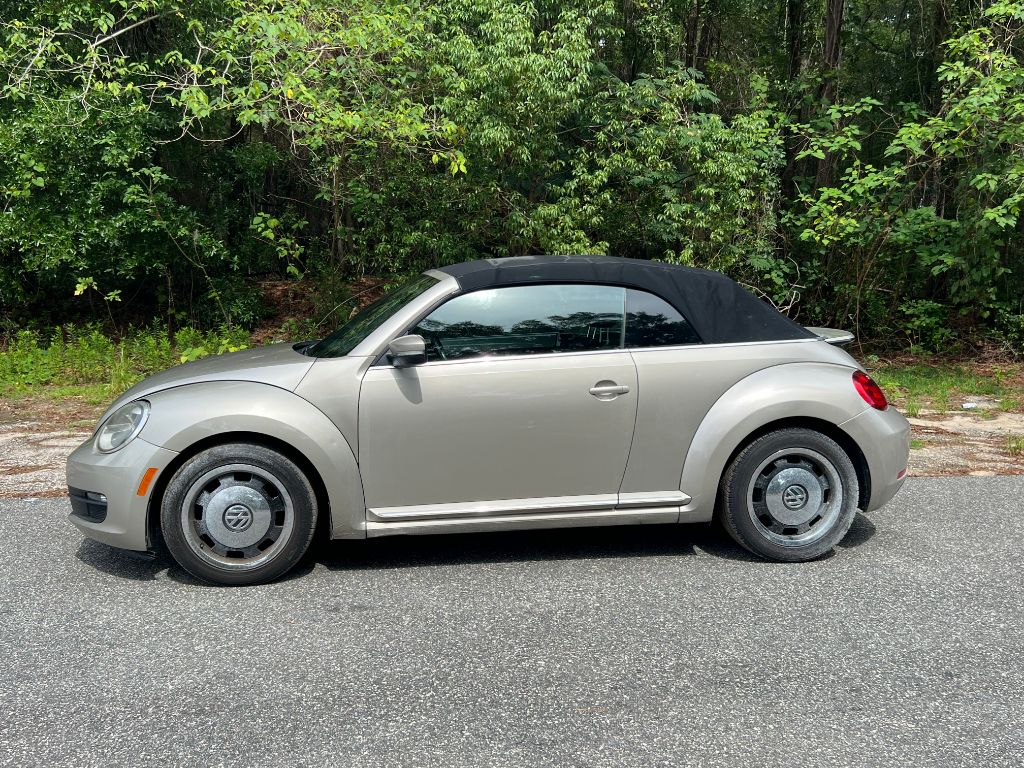 2013 Volkswagen Beetle 2.5 photo