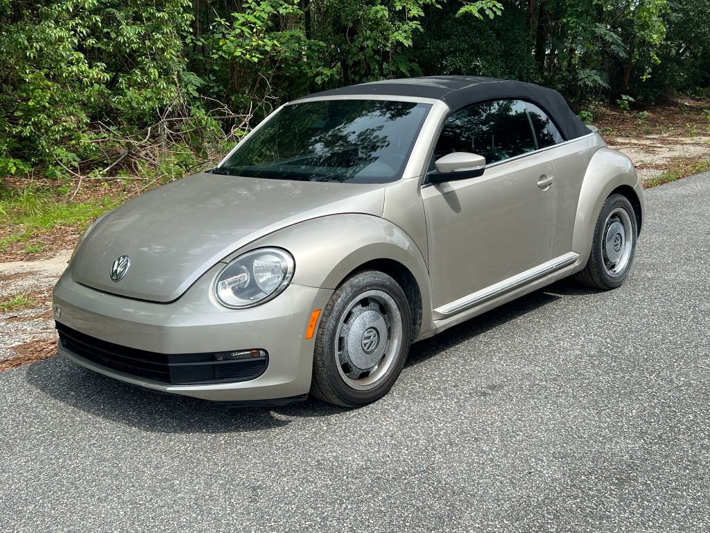 The 2013 Volkswagen Beetle 2.5 photos