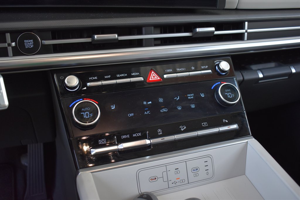 2025 Hyundai Santa Fe SEL photo