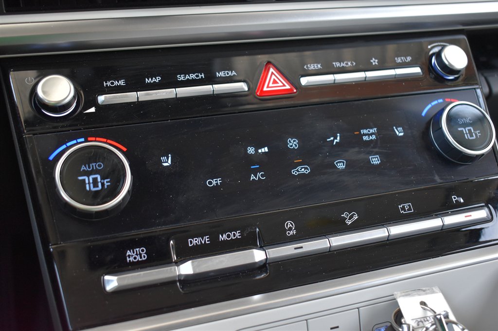 2025 Hyundai Santa Fe SEL photo