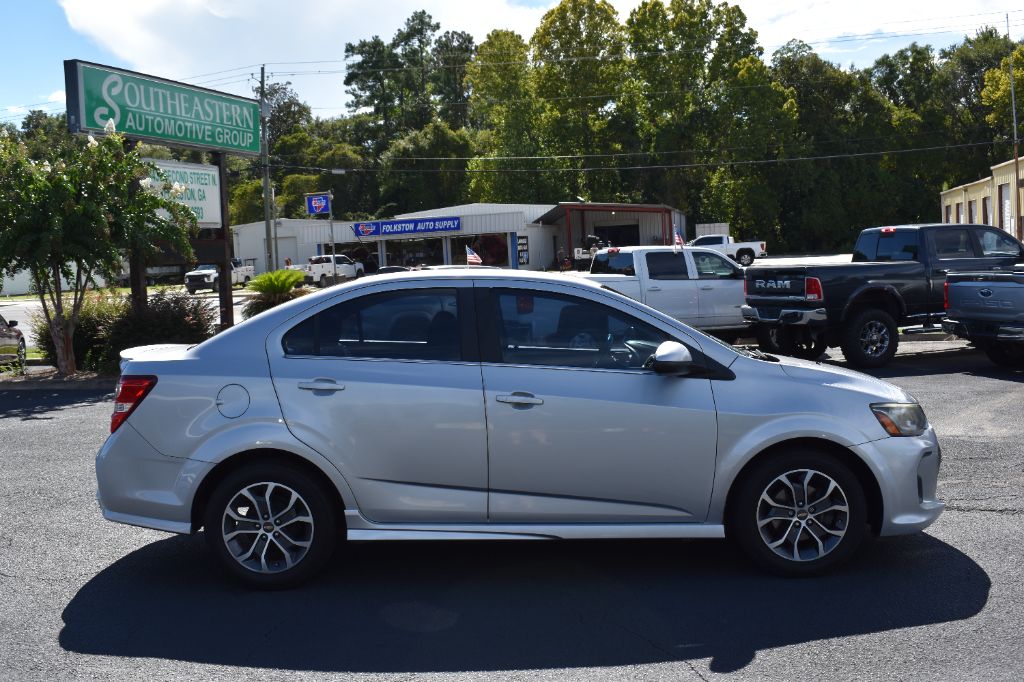 2017 Chevrolet Sonic - $7,977