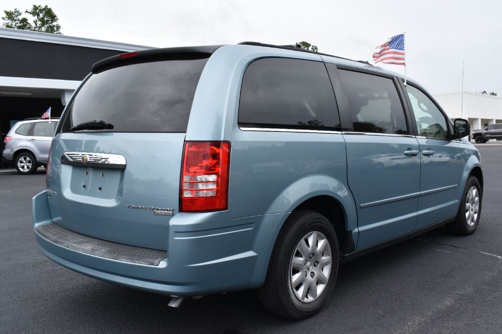 2010 Chrysler Town And Country - $7,980