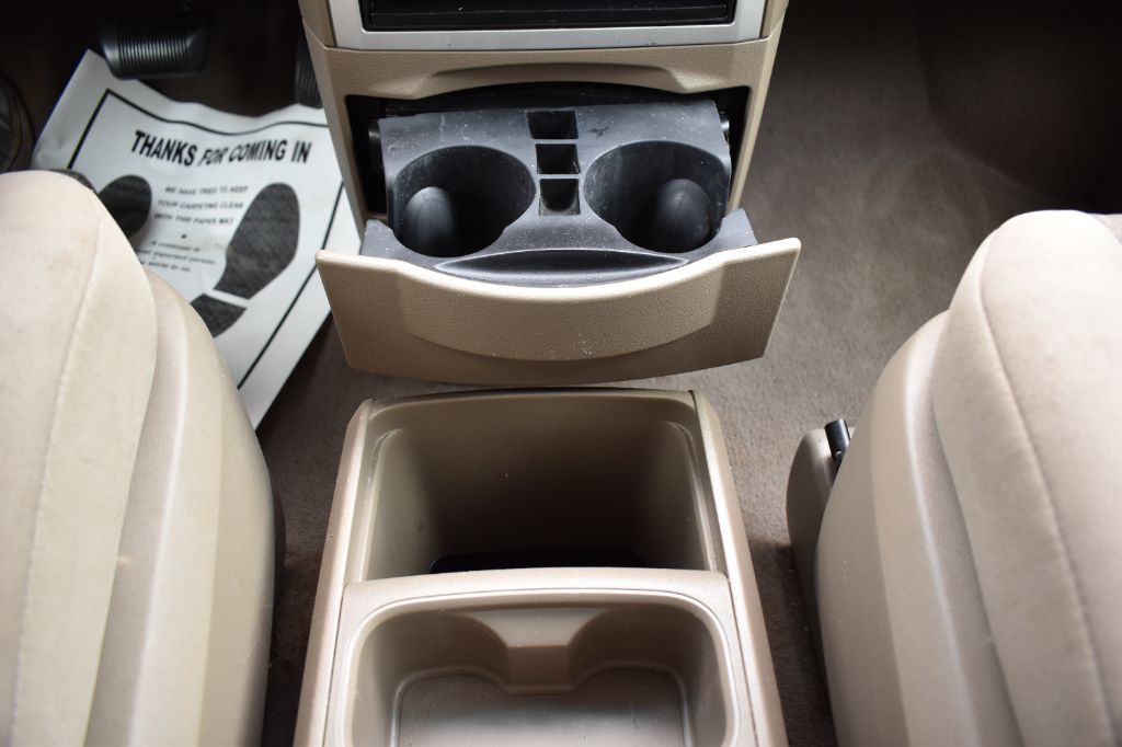 2010 Chrysler Town And Country - $7,980