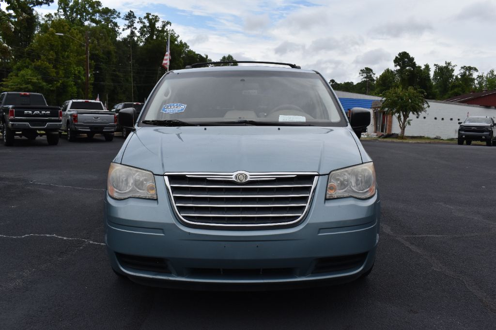 2010 Chrysler Town And Country - $7,980