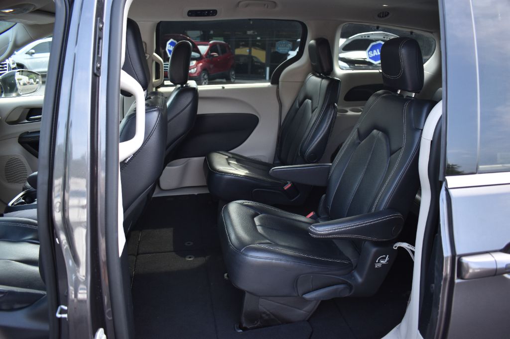 2022 Chrysler Pacifica - $21,422