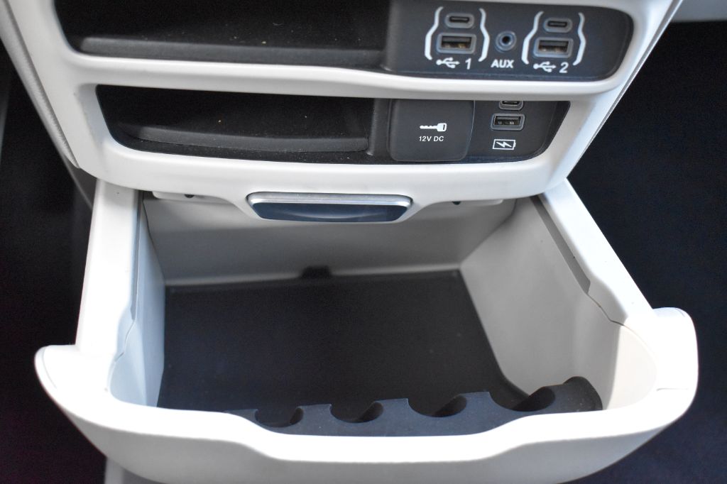 2022 Chrysler Pacifica - $21,422