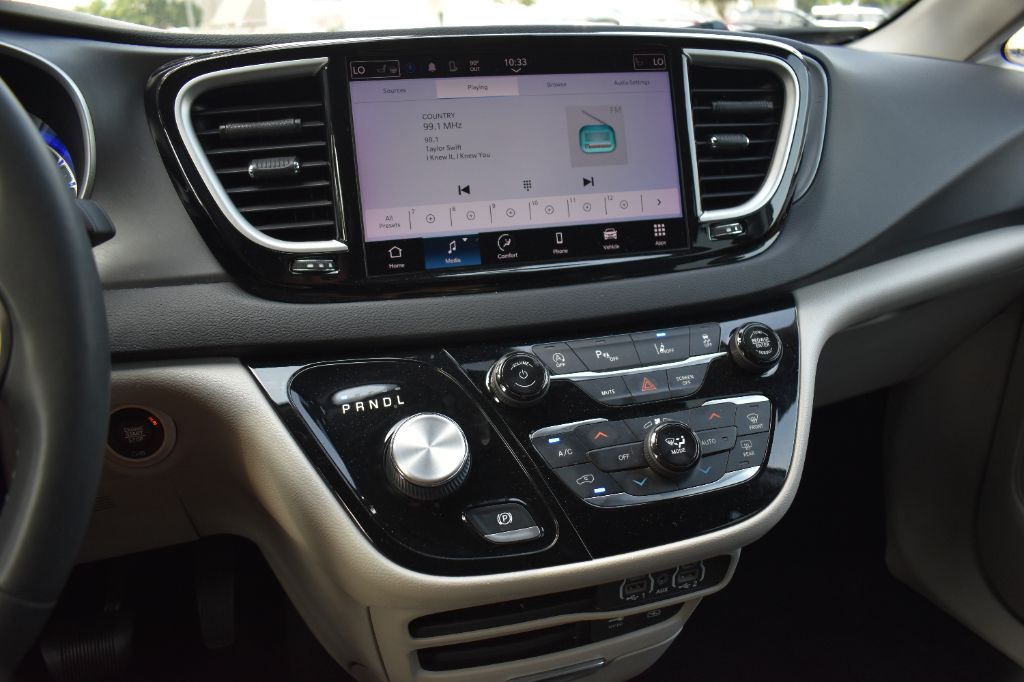 2022 Chrysler Pacifica - $21,422
