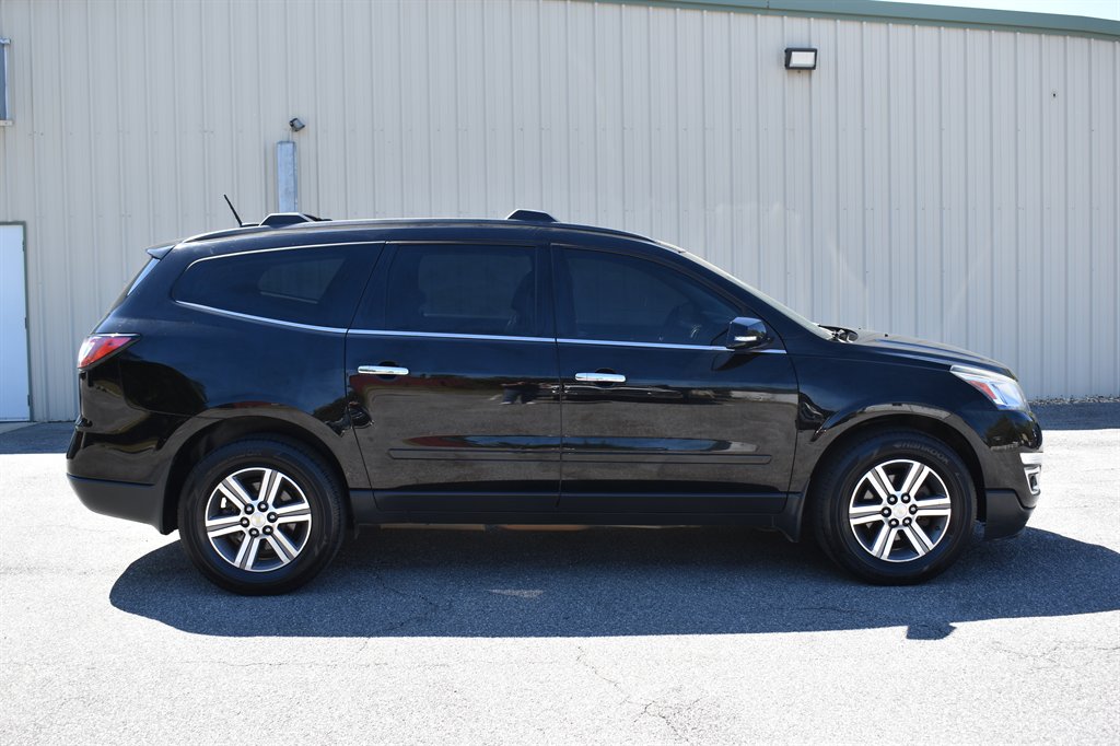 2017 Chevrolet Traverse LT photo