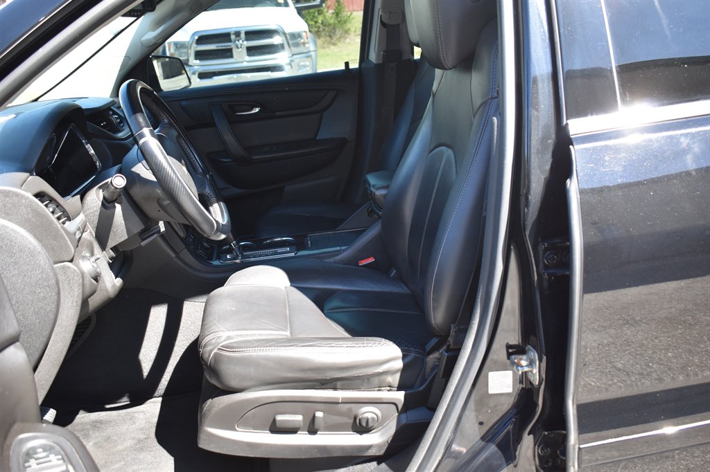 2017 Chevrolet Traverse LT photo