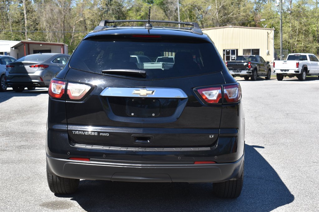 2017 Chevrolet Traverse LT photo