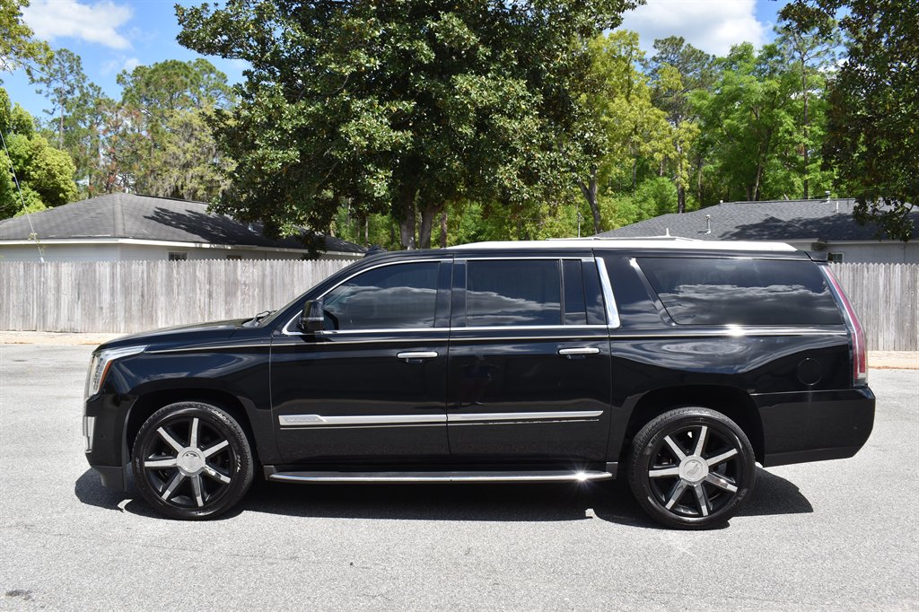 2017 Cadillac Escalade ESV Luxury photo