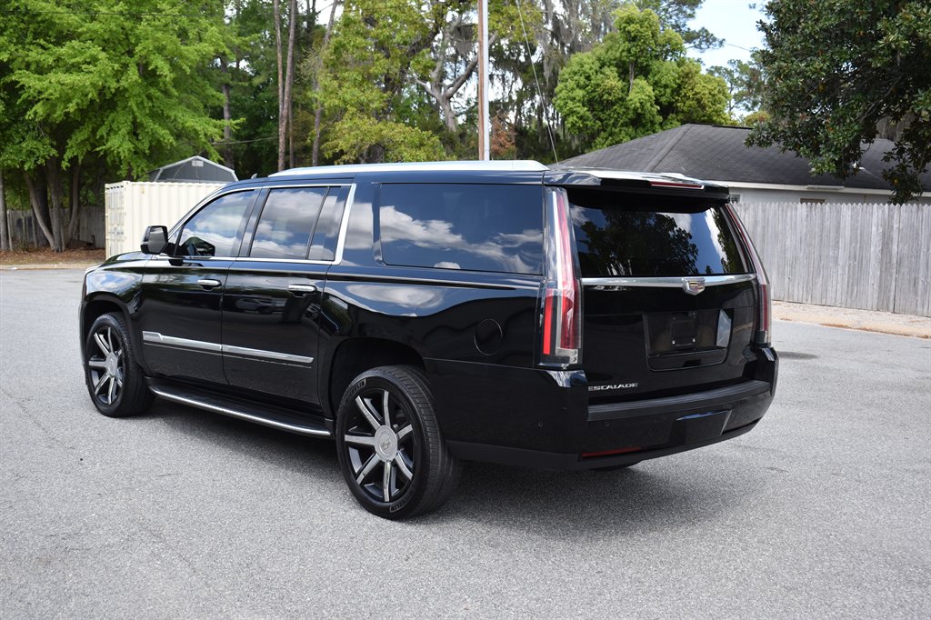 2017 Cadillac Escalade ESV Luxury photo