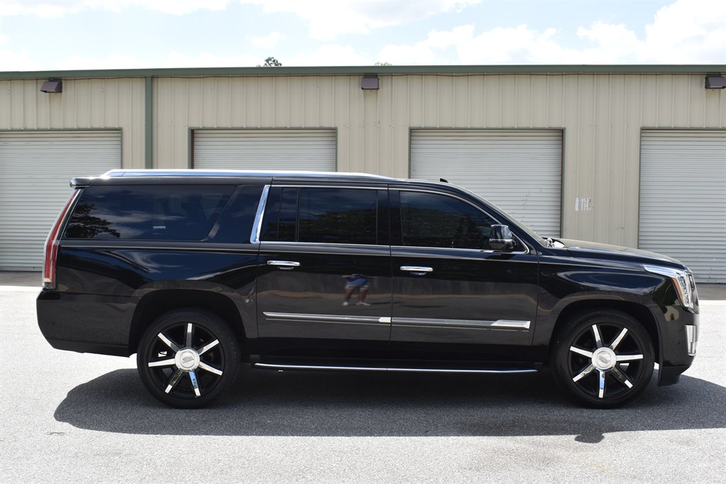 2017 Cadillac Escalade ESV Luxury photo