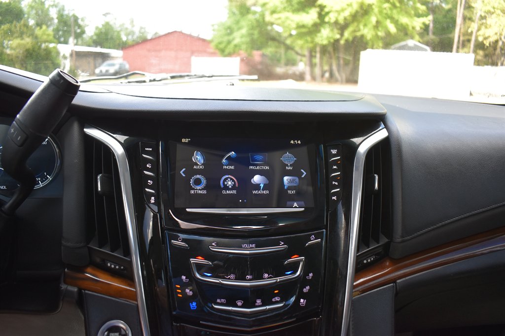 2017 Cadillac Escalade ESV Luxury photo
