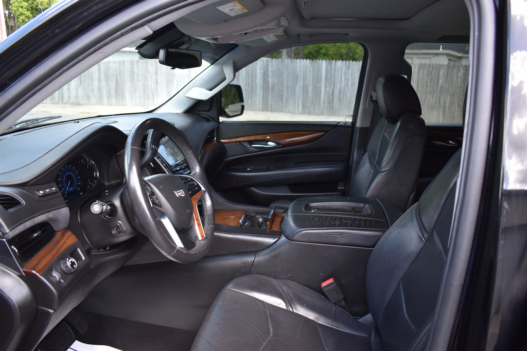 2017 Cadillac Escalade ESV Luxury photo