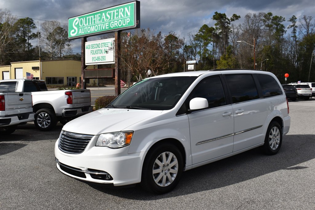 2014 Chrysler Town & Country Touring FWD
