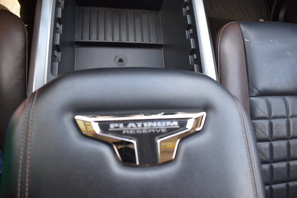 2018 Nissan Titan Platinum photo