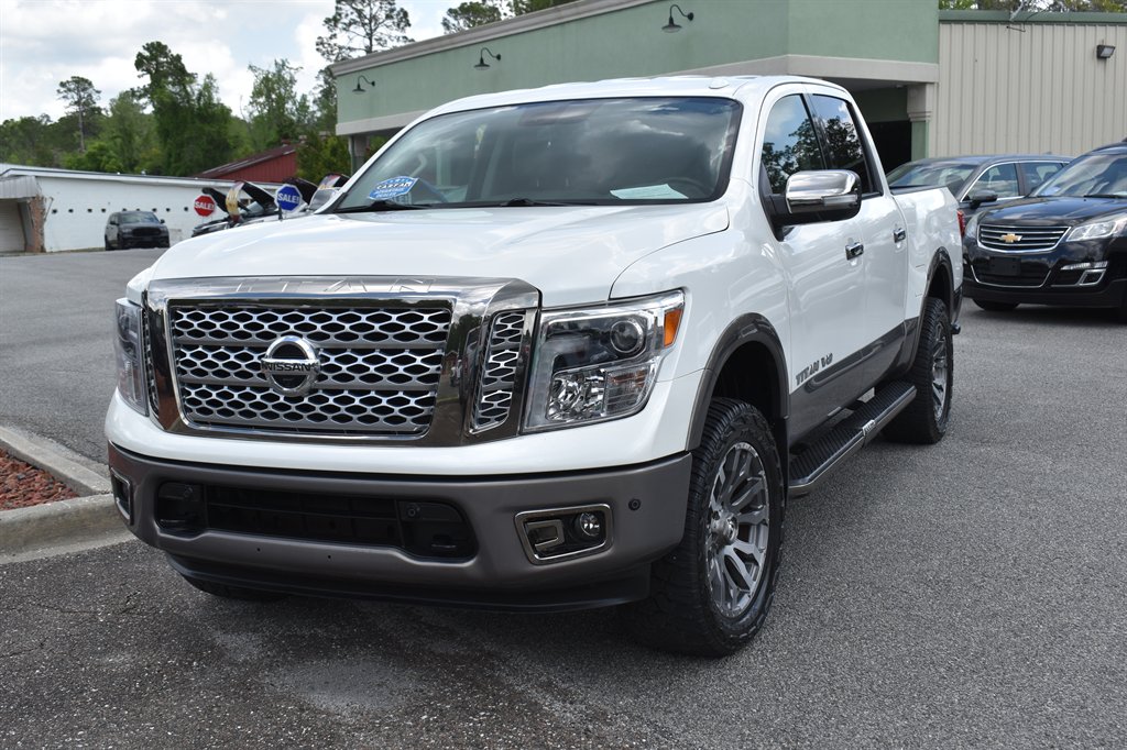 2018 Nissan Titan Platinum photo