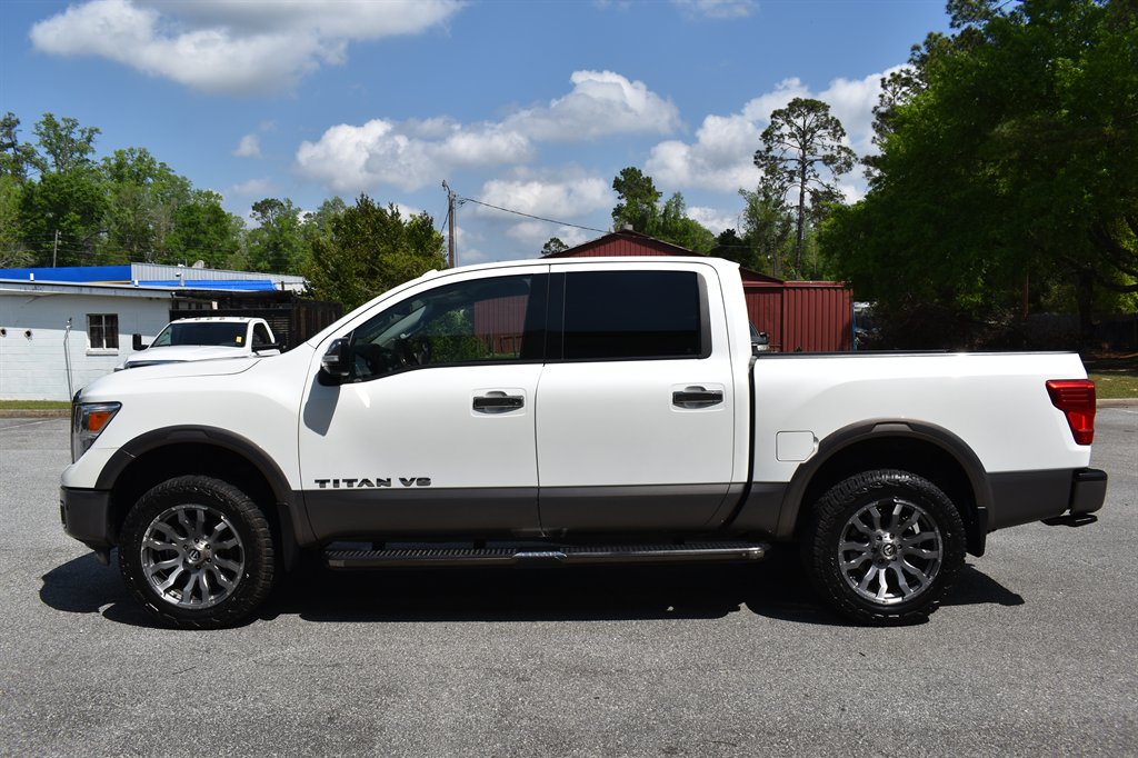 2018 Nissan Titan Platinum photo