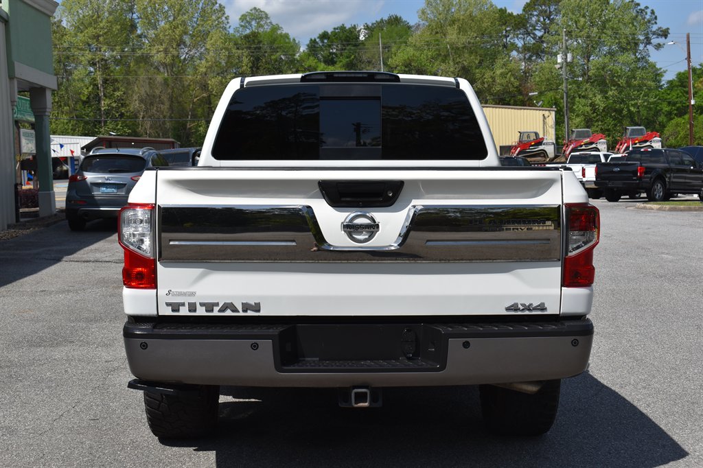 2018 Nissan Titan Platinum photo