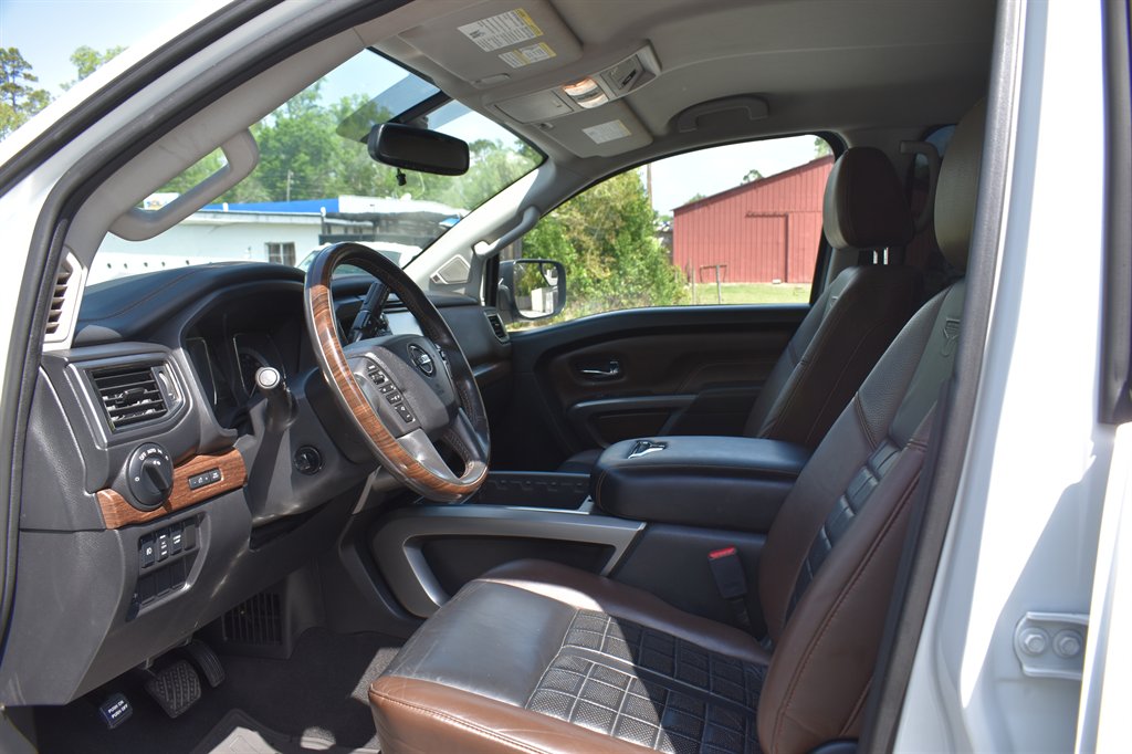 2018 Nissan Titan Platinum photo