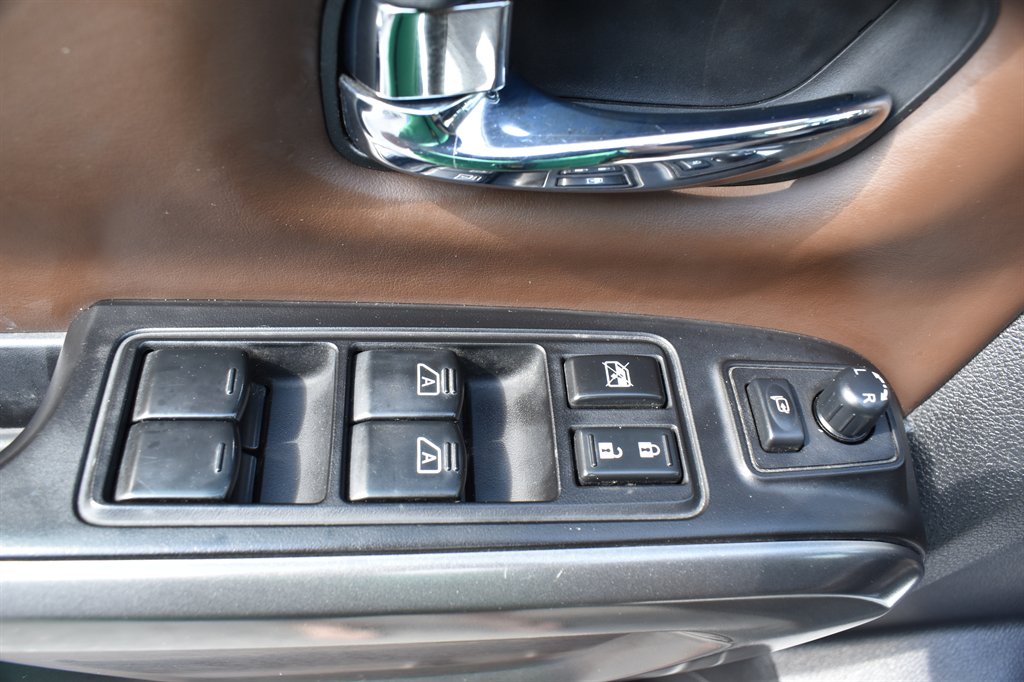 2018 Nissan Titan Platinum photo