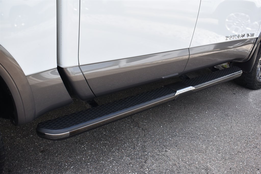 2018 Nissan Titan Platinum photo
