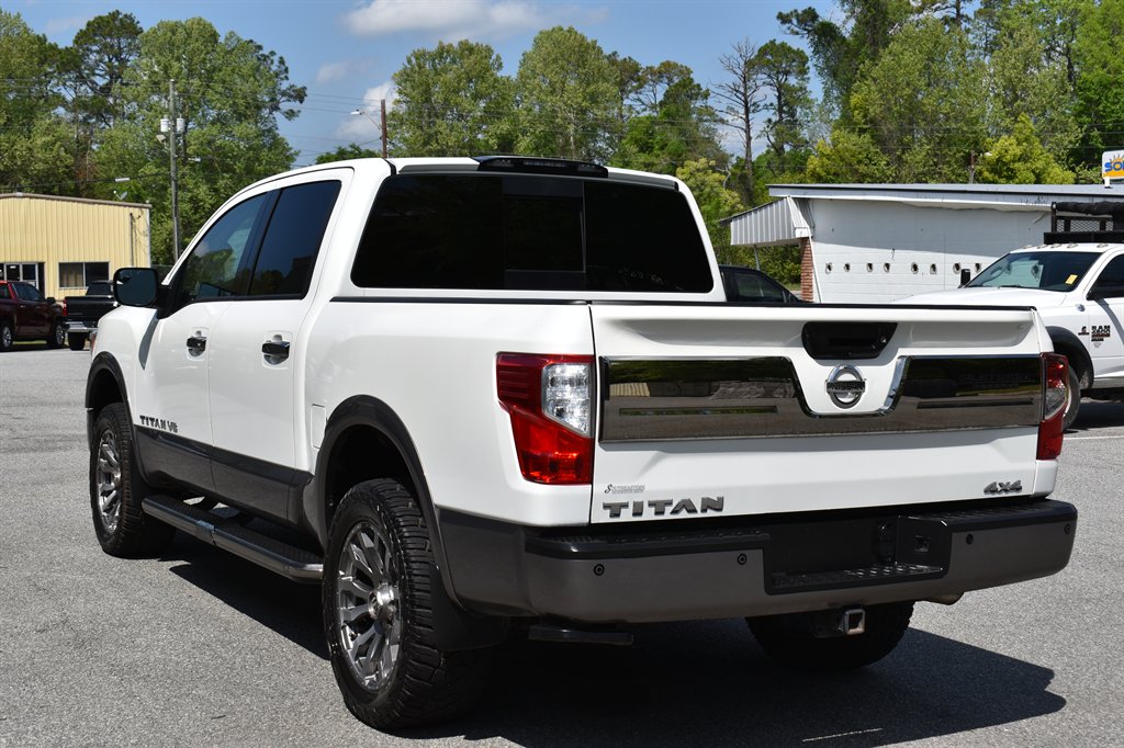 2018 Nissan Titan Platinum photo