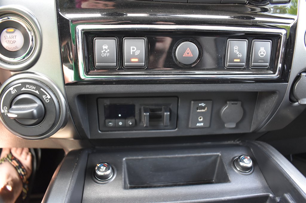 2018 Nissan Titan Platinum photo