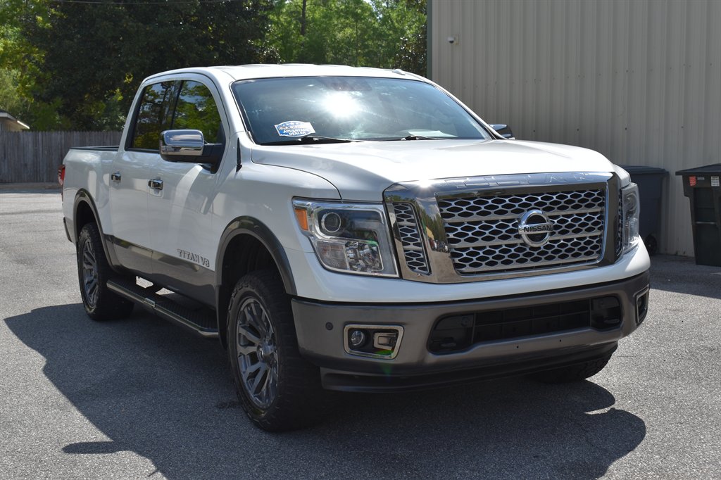 2018 Nissan Titan Platinum photo