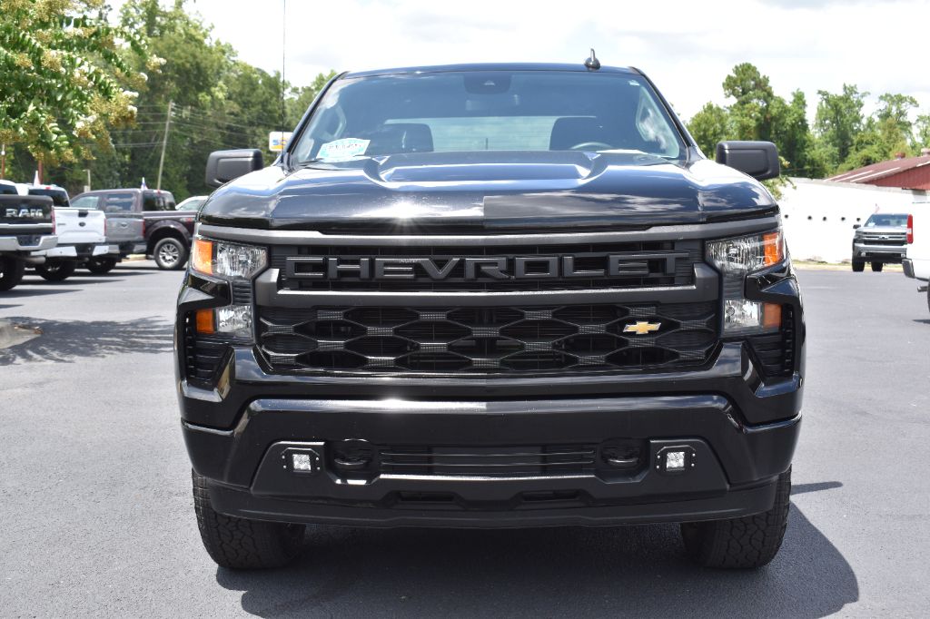 2022 Chevrolet Silverado - $32,882