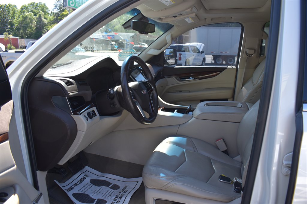 2015 Cadillac Escalade Luxury photo