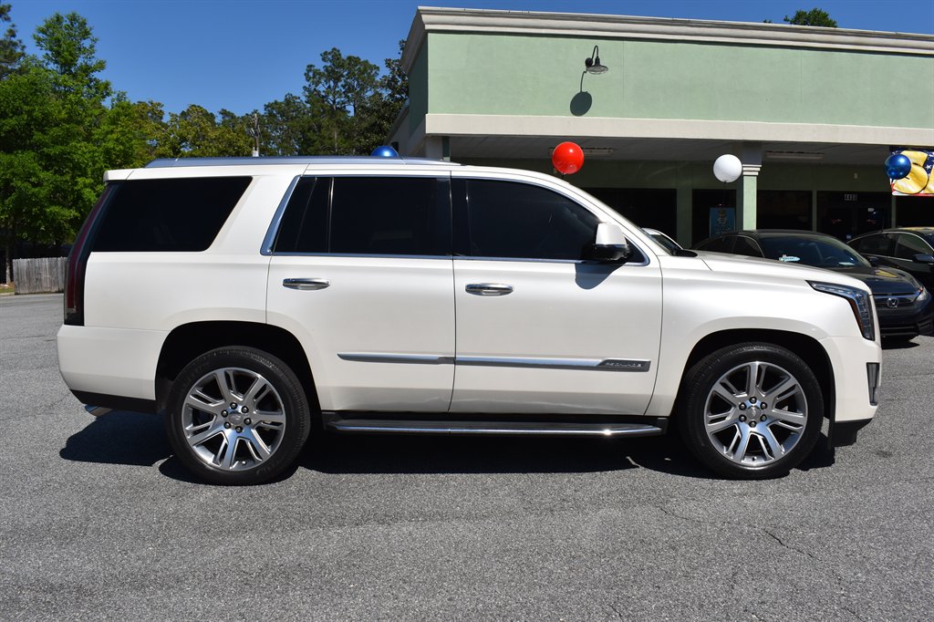 2015 Cadillac Escalade Luxury photo