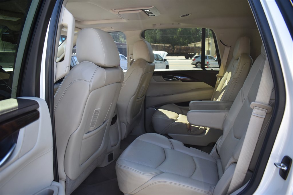 2015 Cadillac Escalade Luxury photo