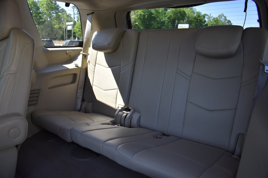 2015 Cadillac Escalade Luxury photo