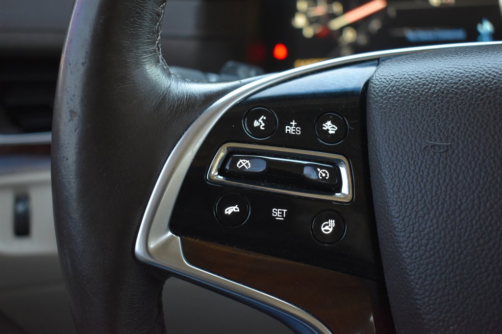 2015 Cadillac Escalade Luxury photo