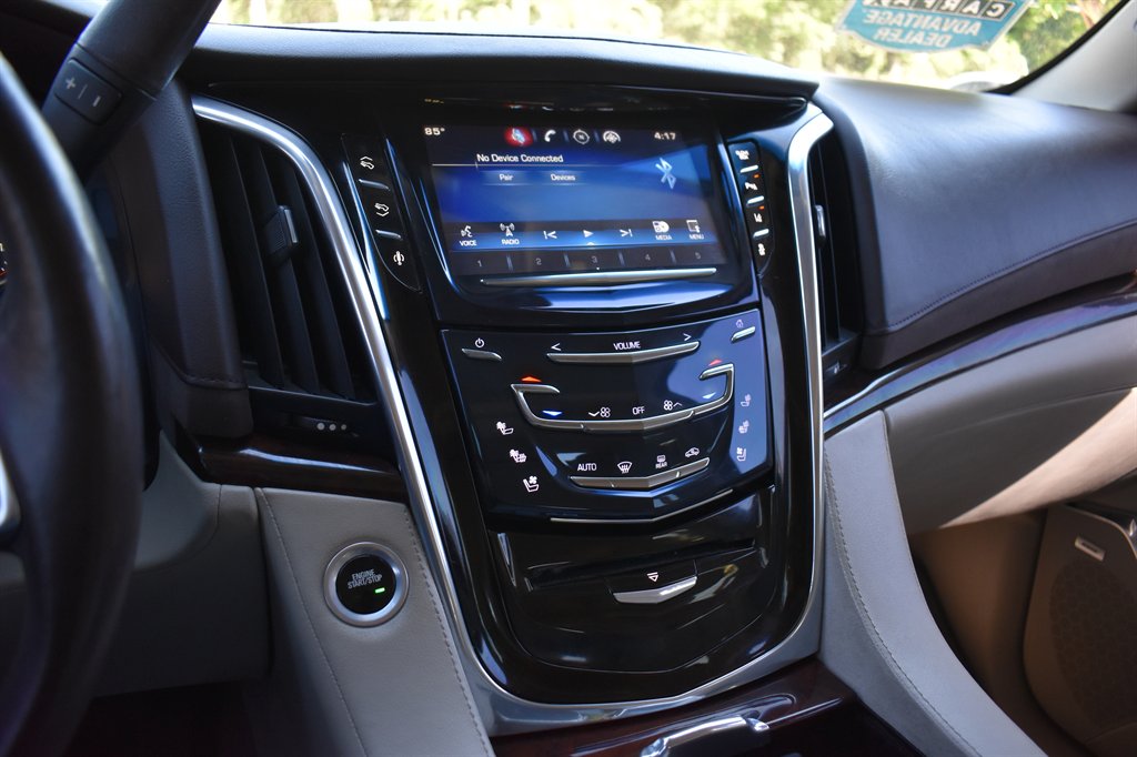 2015 Cadillac Escalade Luxury photo