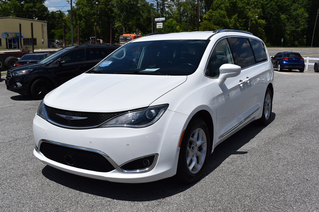 The 2019 Chrysler Pacifica Touring L Plus photos