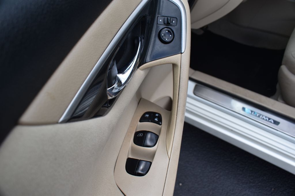 2014 Nissan Altima - $7,944