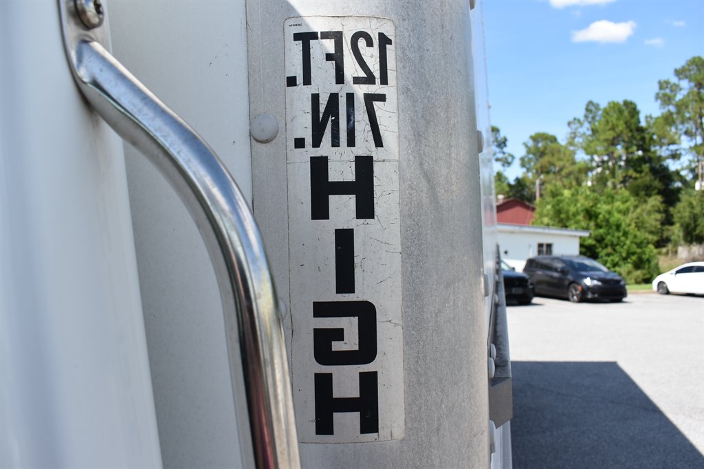 2003 Freightliner M2 - $15,903