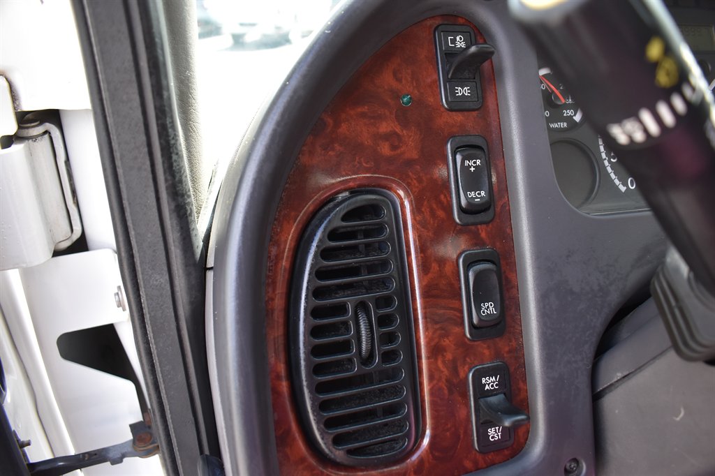 2003 Freightliner M2 - $15,903
