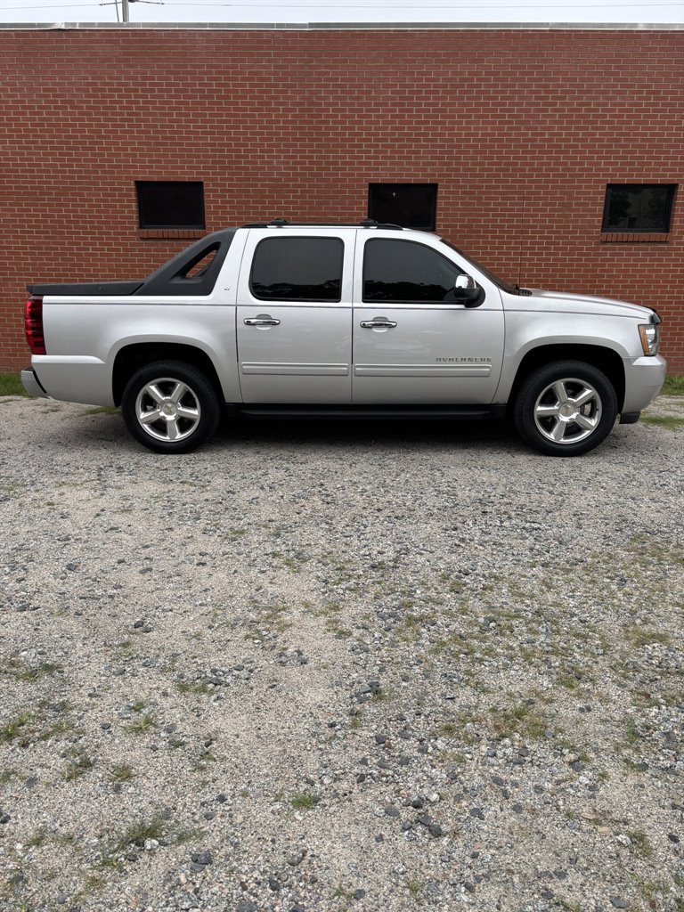 2011 Chevrolet Avalanche LT