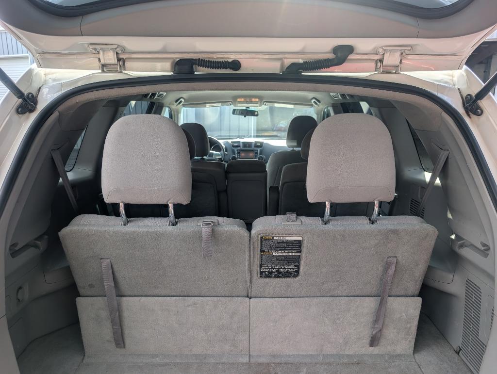 2013 Toyota Highlander - $7,999