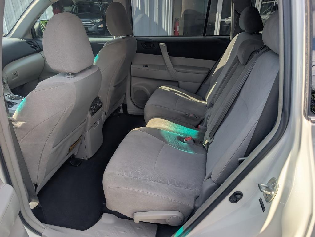 2013 Toyota Highlander - $7,999