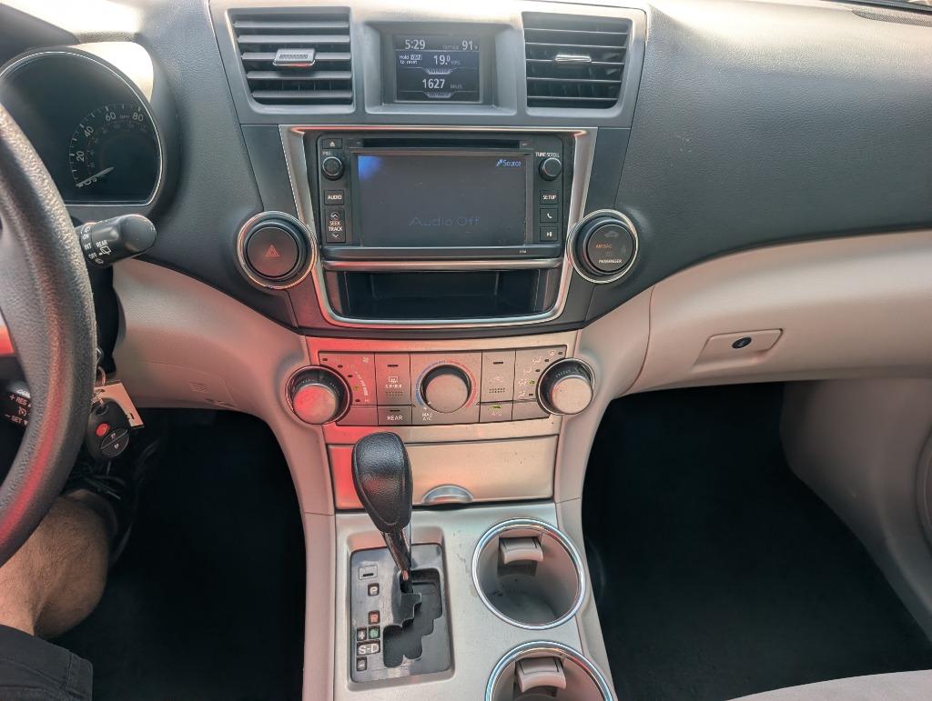 2013 Toyota Highlander - $7,999
