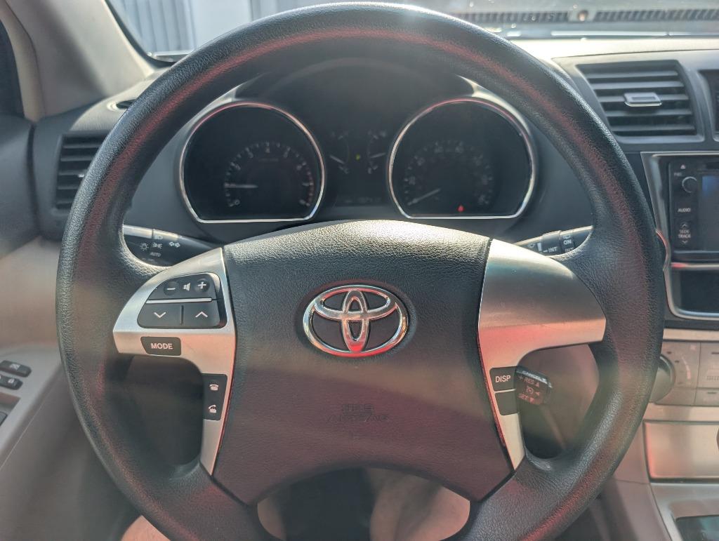 2013 Toyota Highlander - $7,999