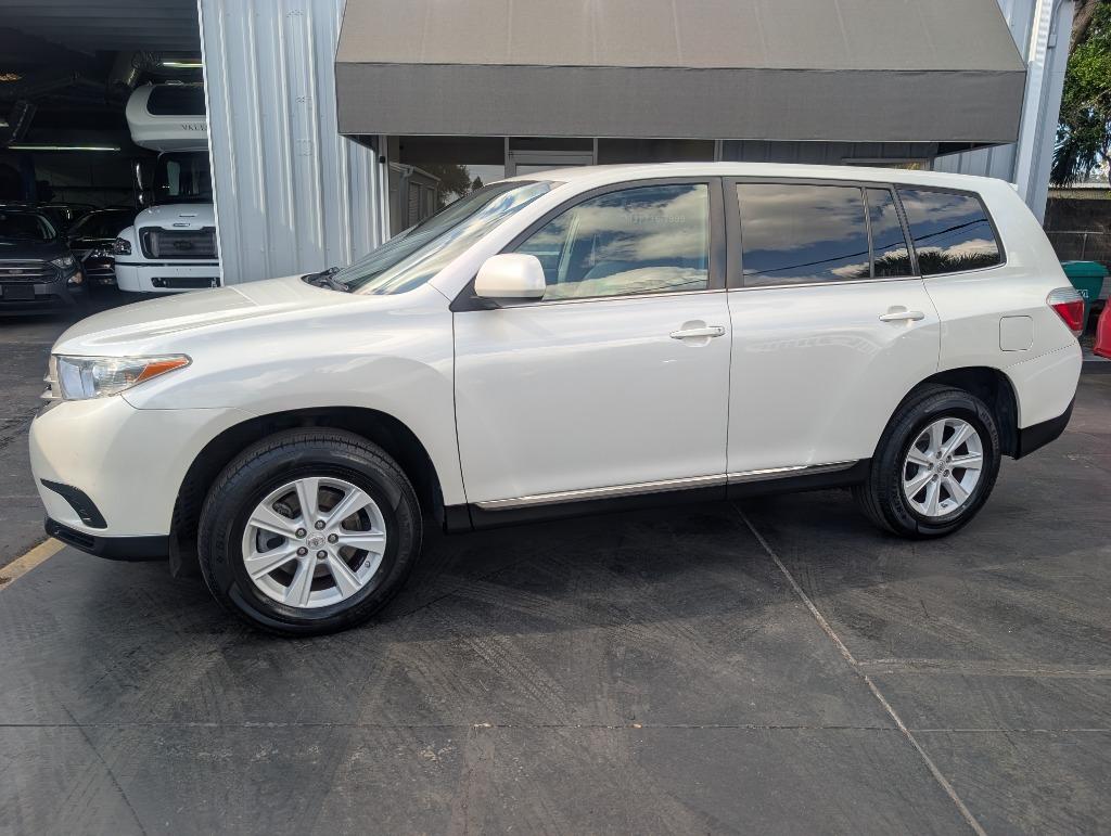 2013 Toyota Highlander - $7,999