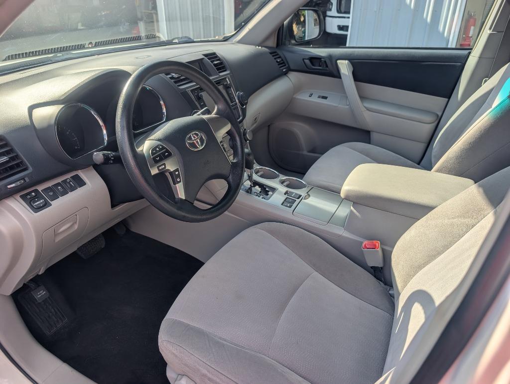 2013 Toyota Highlander - $7,999