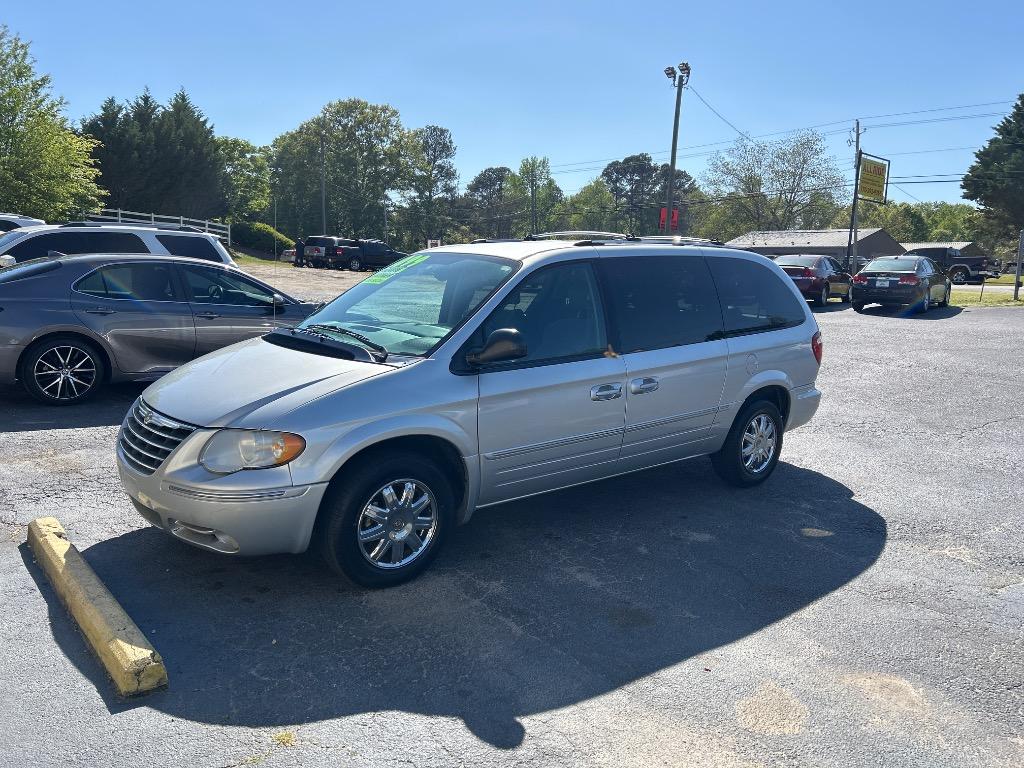 2005 Chrysler Town & Country Limited photo